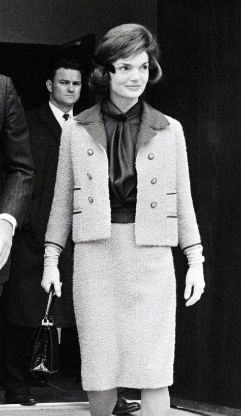 chanel borse indossata da kennedy|The Chanel suit Jacqueline Kennedy wore on the day of her .